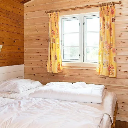 6 Person Holiday In R M